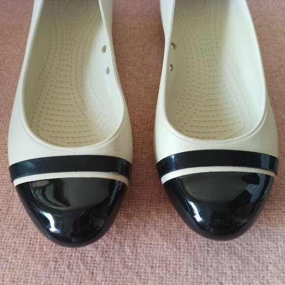 Crocs Womens' Shoes--Slip-on Ballet Flats, Cream with Black Toe, size 10W - Picture 10 of 12